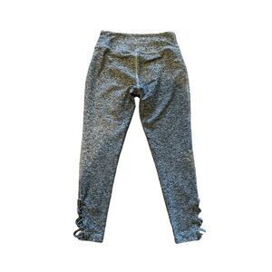 Beyond Yoga Criss Cross Mid rise Cropped Leggings - size small